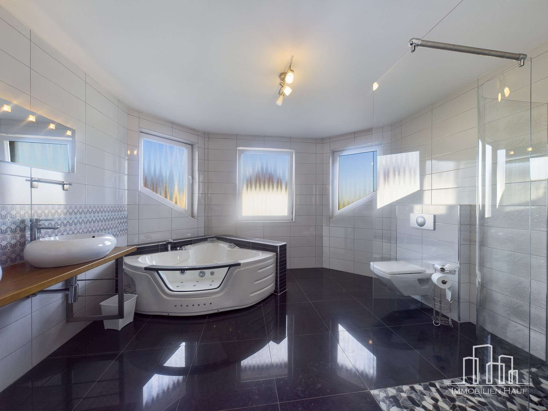 Immobilie in Weilerbach - Weilerbachs Wohnjuwel - Platz, Stil, Perspektive! - Bild 2