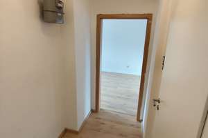 Gemütliche 2-Zimmer-Dachgeschosswohnung in Remscheid – frisch renoviert, zentral gelegen! – Baustraße 7, 42853 Scheid, Remscheid – Vorschaubild 3