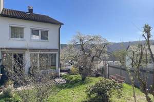 Familienfreundliches Reihenendhaus in ruhiger Lage mit großzügigem Garten und Doppelgarage – Die vollständige Adresse der Immobilie erhältst du vom Anbieter., 73614 Schorndorf – Vorschaubild 1