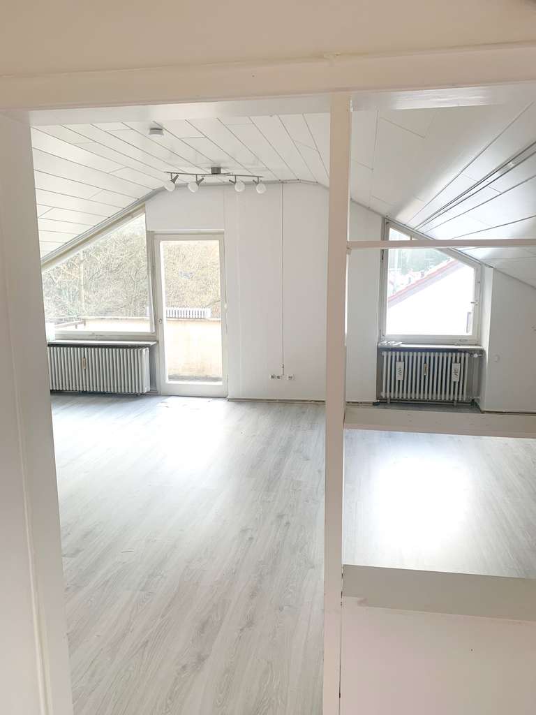 Immobilie in Bad Liebenzell - ! PROVISIONSFREI ! - Charmante und helle 1,5-Zi.  Dachgeschosswohnung mit Blick über Bad Liebenzell - Bild 3