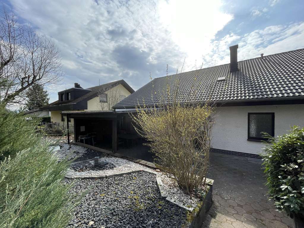 Immobilie in Föhren - Wohnhaus mit Einliegerwohnung und schönem Fernblick in Ortsrandlage von Föhren - Bild 1