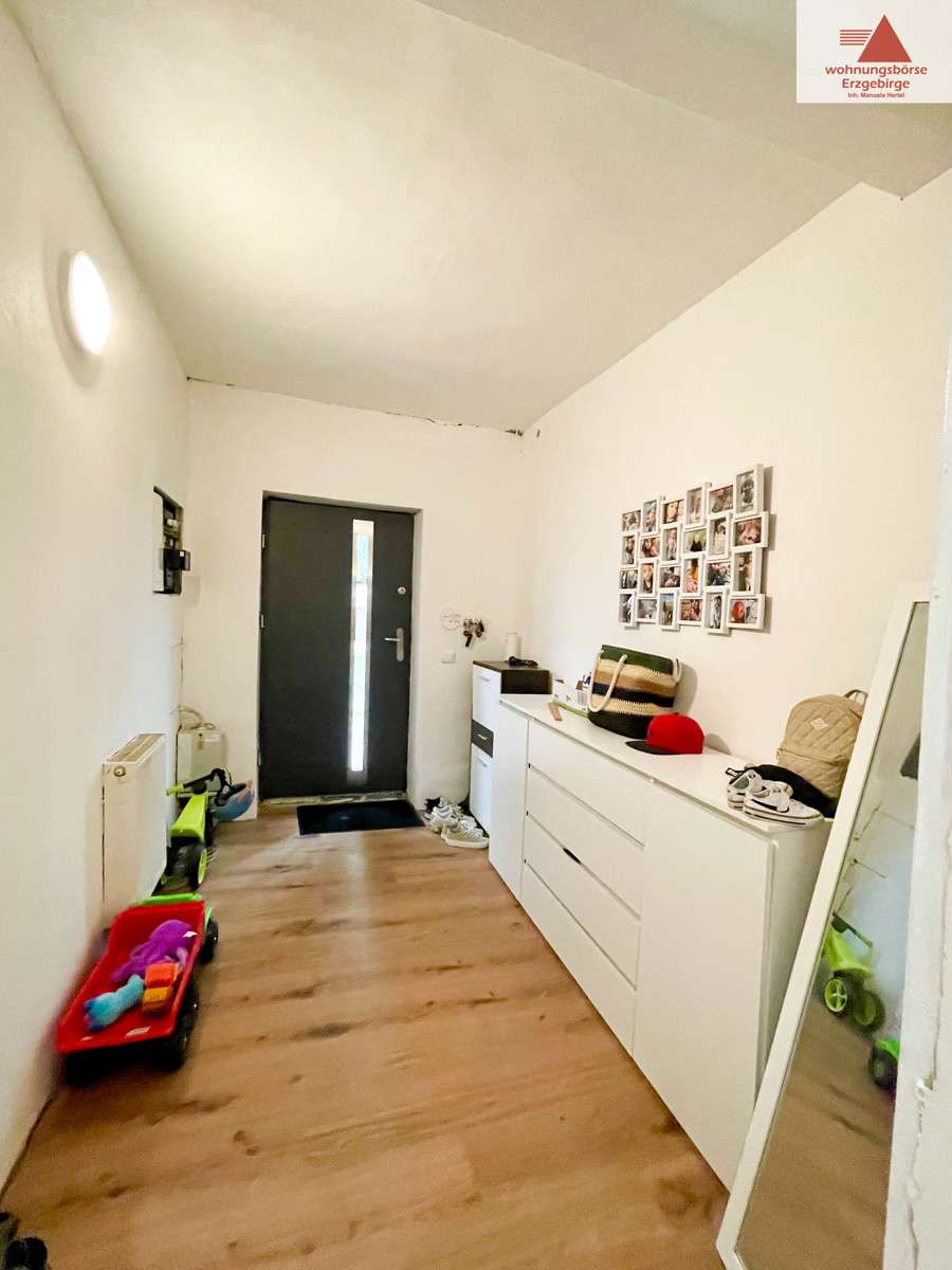 Immobilie in Sayda - Teilsaniertes Reihenendhaus mit Garage und extra Garten in Sayda - Bild 2