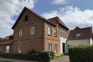 Großzügiges Einfamilienhaus mit Balkon und Stellplatz
 – Hannover – Vorschaubild 1
