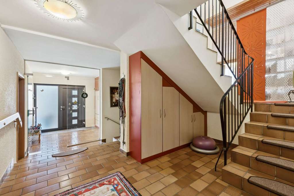 Immobilie in Grünberg - Einfamilienhaus mit großer Einliegerwohnung in begehrter Lage - Bild 2