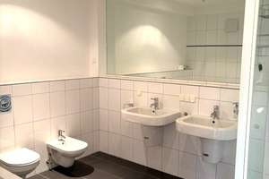 * WOHNEN NAHE SCHLOßSTRAßE: REPRÄSENTATIVER NEUBAU MIT EINBAUKÜCHE, PARKETT, BALKON & 2 BÄDERN! * – 12163 Steglitz, Berlin – Vorschaubild 9