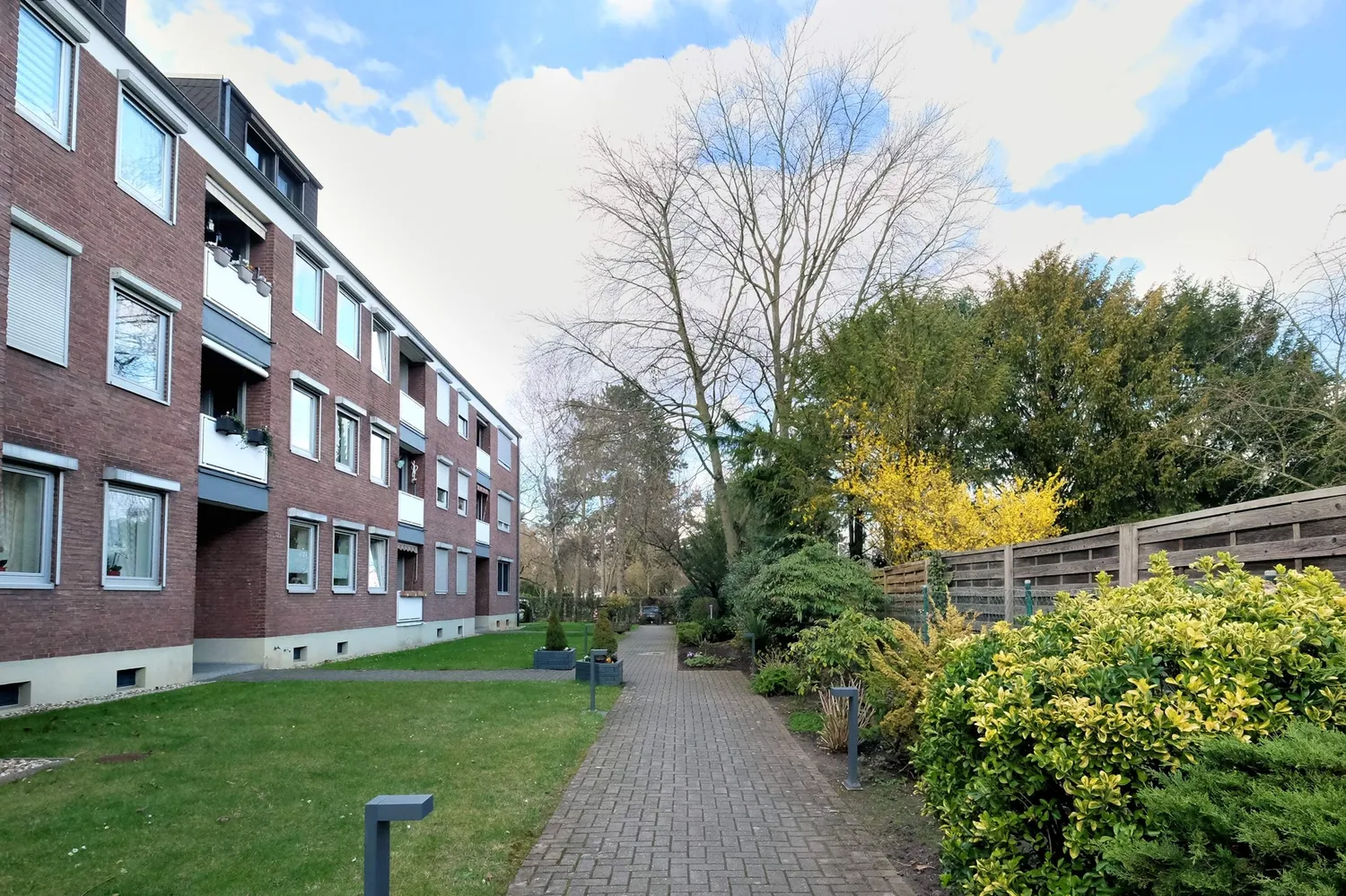 Sonnige Outdoor-Oase - 3-Zimmer-Wohnung mit Wohlfühlpotential in Krefeld-Linn!, Krefeld – Bild 4