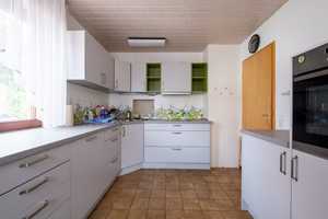 FÜR HOLZLIEBHABER! Freistehendes Einfamilienhaus mit großer Garage und schönem Garten
 – Ravensburg (Kreis) – Vorschaubild 24