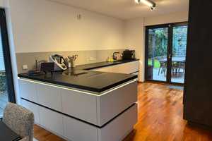 Freistehendes Haus mit einem sehr gepflegten Garten und einer großen Garage – Wiesbaden – Vorschaubild 1
