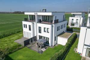 Hochmodernes Raumwunder: 7-Zi-Wohlfühl-DHH! EBK! Studio! Panoramaterrasse! Garage! Effizienzhaus!