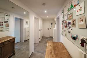 Moderne 4,5-Zimmer-Maisonettewohnung mit Galerie, Designbädern und traumhaftem Weitblick – Böckenhoffstraße 11, 46236 Stadtmitte, Bottrop – Vorschaubild 2