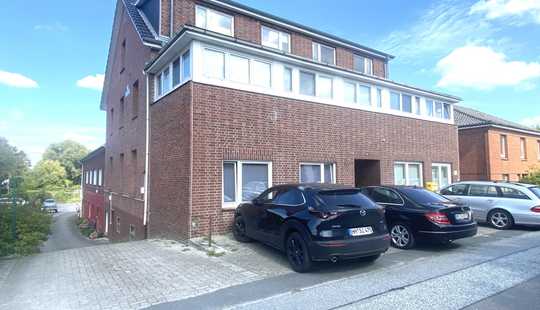 Bild von Charmantes Wohnensemble! – Mehrfamilienhaus mit 15 Wohneinheiten und Ausbaupotenzial in Kirchwerder