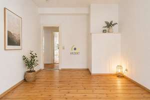 Bezugsfreie 2,5-Zimmer-Wohnung mit Dielenboden und Loggia - ruhig gelegen nahe S-Bahnhof Pankow