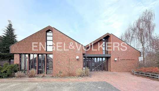 Bild von Großzügiges Wandlungswunder: Ehemaliges Gemeindehaus mit 330 m² Fläche und Baugrund-Option