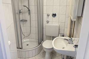 Wohnen mit Charakter: neu renoviertes, möbliertes Apartment in Schwabing – Hohenzollernstr. 15, 80801 Schwabing-Ost, München – Vorschaubild 7