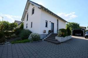 Neuwertiges 5-Zimmer-Einfamilienhaus mit Einbauküche in Attenweiler, Attenweiler – Meisenweg 2, 88448 Attenweiler – Vorschaubild 1