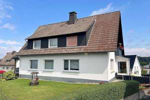 Ideal für Familien oder Kapitalanleger: Zweifamilienhaus in ruhiger Lage von Warstein-Belecke! – Die vollständige Adresse der Immobilie erhältst du vom Anbieter., 59581 Warstein – Vorschaubild 2