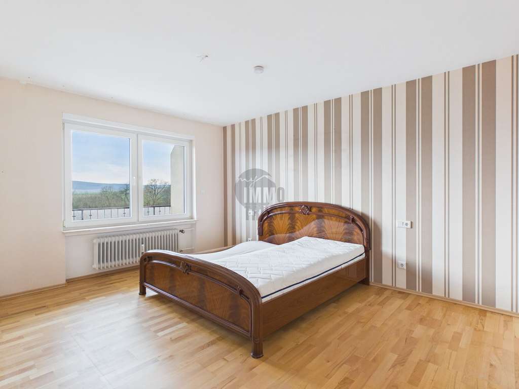 Immobilie in Bad Salzschlirf - EINZIGARTIGEN WEITBLICK ERLEBEN, RUHE GENIEßEN - DIREKTE WALDNÄHE - Bild 3