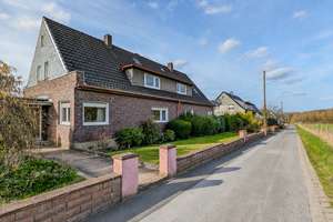 Doppelhaus – 2 Grundstücke – 4 Einheiten – 4 Garagen – Garten