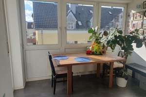 Helle 1-Zimmer-Dachgeschosswohnung mit Balkon und EBK in Augsburg