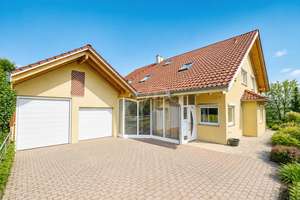 Zwei Generationen, ein besonderes Zuhause – großzügiges Zweifamilienhaus am Feldrand – Die vollständige Adresse der Immobilie erhältst du vom Anbieter., 74078 Kirchhausen, Heilbronn – Vorschaubild 4