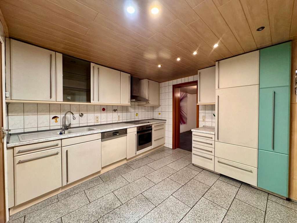 Immobilie in Erlenbach - Familienfreundliches Wohnhaus mit viel Potenzial und Scheune - Bild 1