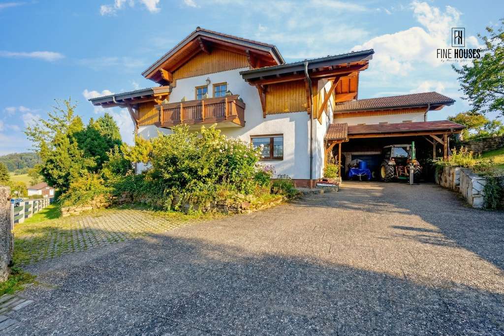 Immobilie in Michelstadt - Charmantes Zweifamilienhaus mit großem Grundstück, Balkonen & viel Platz in ruhiger Lage von Michels - Bild 1