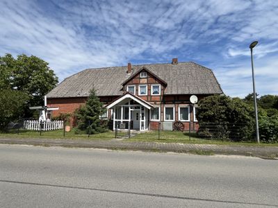 Wohnen mit Charakter: Großzügiges Haus in Rebenstorf