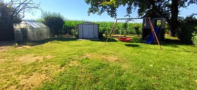 Wohnen auf einer Ebene – Bungalow-Doppelhaushälfte mit Garten und Pool