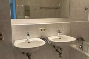 Helle, großzügige 3-Zimmer-Wohnung mit Süd-Westbalkon in ruhiger Wohnanlage zu vermieten – Ermlandstraße 17, 81929 Englschalking, München – Vorschaubild 8