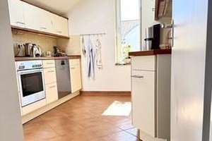 Helle Dachgeschosswohnung mit großer Dachterrasse und Blick ins Grüne – Die vollständige Adresse der Immobilie erhältst du vom Anbieter., 81737 Altperlach, München – Vorschaubild 4