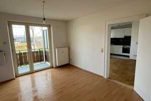 Gepflegte 2-Zimmer-Hochparterre-Wohnung mit Balkon und Einbauküche in Erlangen – Hertleinstraße 41, 91052 Erlangen – Vorschaubild 1