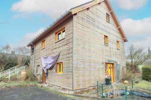 Eigenheim für Ruheliebende mit  großen Garten, Terrasse und Garage in Waldrandlage – Die vollständige Adresse der Immobilie erhältst du vom Anbieter., 97633 Höchheim – Vorschaubild 1