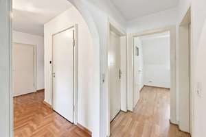 Raum für Ihre Ideen – 4-Zimmer-Wohnung in Oberkassel mit genehmigtem Spitzbodenausbau – Die vollständige Adresse der Immobilie erhältst du vom Anbieter., 40545 Oberkassel, Düsseldorf – Vorschaubild 3