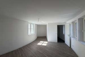 Aus Alt wird Neu: Modernes Wohnen im historischen Verwaltungsgebäude! 2,5 Zimmerwohnung Wohnung 7 – Krefelder Straße 83, 47226 Hochemmerich, Duisburg – Vorschaubild 4