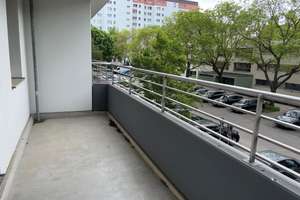Perfekter Alltagskomfort mit Balkon für die Familie! – Ahrenshooper Straße 4, 13051 Neu-Hohenschönhausen, Berlin – Vorschaubild 2