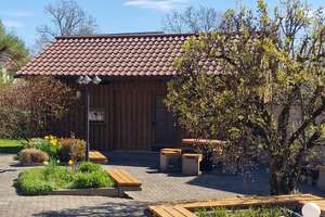 Wohnen wie im Park!
Tolles Landhaus
+ 4 Nebengebäude
+ PV-Anlage u. Fernwärme
+ Bezugsfrei in Kü – Die vollständige Adresse der Immobilie erhältst du vom Anbieter., 95473 Creußen – Vorschaubild 6