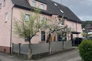 6-Familienhaus mit 6 KFZ Stellplätzen und großem Garten in Merklingen – Die vollständige Adresse der Immobilie erhältst du vom Anbieter., 71263 Weil der Stadt – Vorschaubild 1