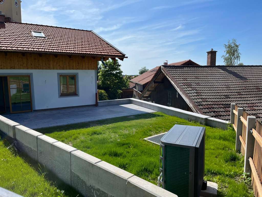 Immobilie in Waakirchen - Neubau Doppelhaushälfte mit Garten & Garage in Waakirchen - Bild 1