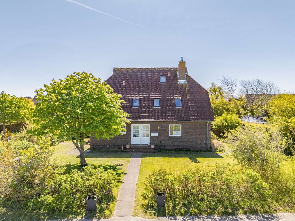 Immobilie in Langeoog - Rückzugsort oder Dauerwohnsitz auf Langeoog: Großzügiges Landhaus mit Garten - Bild 1