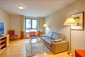 Möbliert: Helle 2-Zimmer Wohnung in sehr gefragter Wohnlage – Die vollständige Adresse der Immobilie erhältst du vom Anbieter., 80333 Augustenstraße, München – Vorschaubild 2