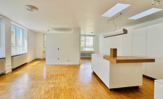 Wunderschöne Maisonette-Wohnung mit Dachterrasse u. privatem Aufzug –  im Musikerviertel von Privat