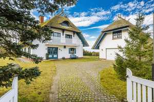 Reetgedecktes Architektenhaus auf großzügigem Grundstück | 2 Balkone, Terrasse & Sauna – Nordvorpommern (Kreis) – Vorschaubild 2