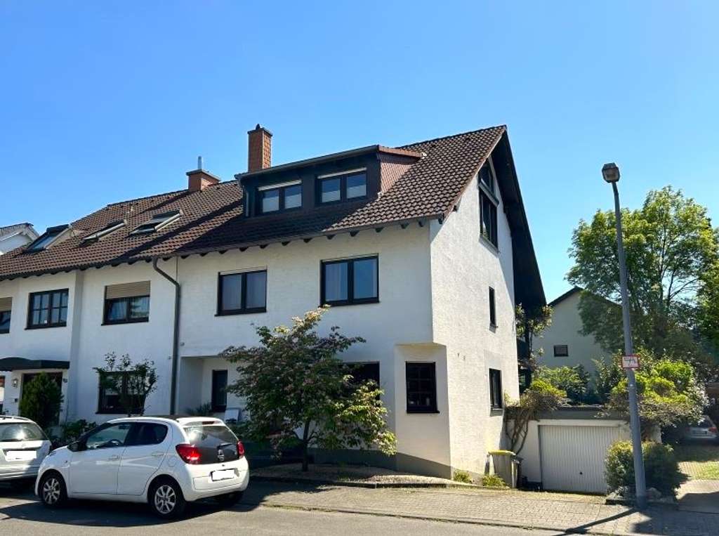 MA-Feudenheim: charmante Doppelhaushälfte mit traumhaftem Garten