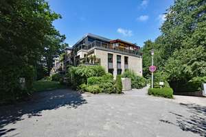 Vis-a-vis vom Reinbeker Schloss: gut geschnittene 3,5-Zimmer-Wohnung mit sonniger Süd-/Westloggia – Reinbeker Weg 4b, 21465 Wentorf bei Hamburg – Vorschaubild 2