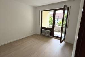 Hochwertig modernisierte 2,5-Zimmer-Wohnung mit Sonnenbalkon, Aufzug & Tiefgaragenstellplatz in Köln – Klingerstraße 29, 51143 Porz (Ortsteil), Köln – Vorschaubild 3