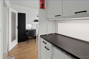 Möbliert: Frisch renoviert: 1-Zimmer Wohnung mit Wintergarten – Die vollständige Adresse der Immobilie erhältst du vom Anbieter., 80997 Moosach-Bahnhof, München – Vorschaubild 5