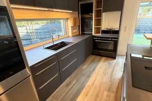 Exklusives Einfamilienhaus (KfW40plus) mit 7 Zimmern, Wellnessbereich, High-End-Technik – Die vollständige Adresse der Immobilie erhältst du vom Anbieter., 82061 Neuried – Vorschaubild 4