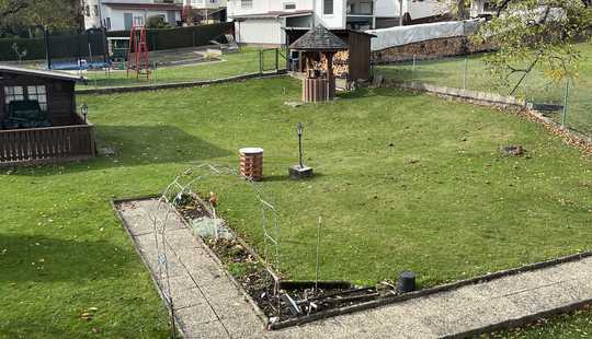 Bild von Großfamilien aufgepasst: 2 Häuser und ein Grundstück als Bauland