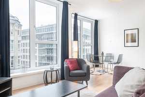 Chausseestraße, Mitte: 2 Zimmer Neubauwohnung, spektakuläre Fensterfronten, Lift, EBK, Fitnessraum – Chausseestr. 108, 10115 Berlin – Vorschaubild 4