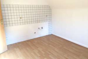 Charmante 2,5-Zimmer-Dachgeschosswohnung in attraktiver Lage von Gelsenkirchen-Buer – Mühlenstr 120, 45896 Hassel, Gelsenkirchen – Vorschaubild 3